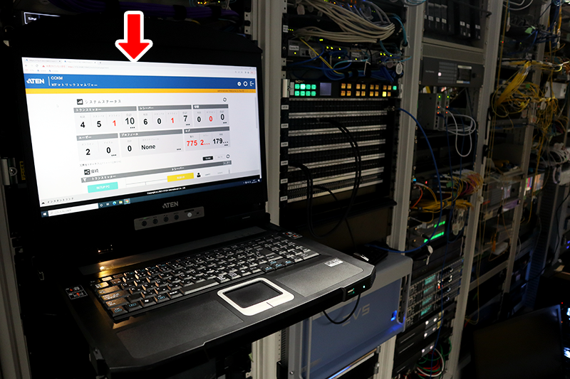 サーバールーム内のATENの延長機「KE6900AiT」の送信機